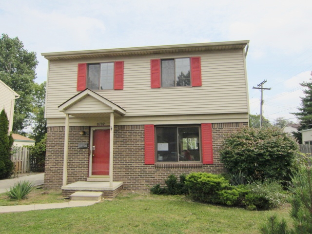 8702 Hazelton St, Dearborn Heights, MI 48127 