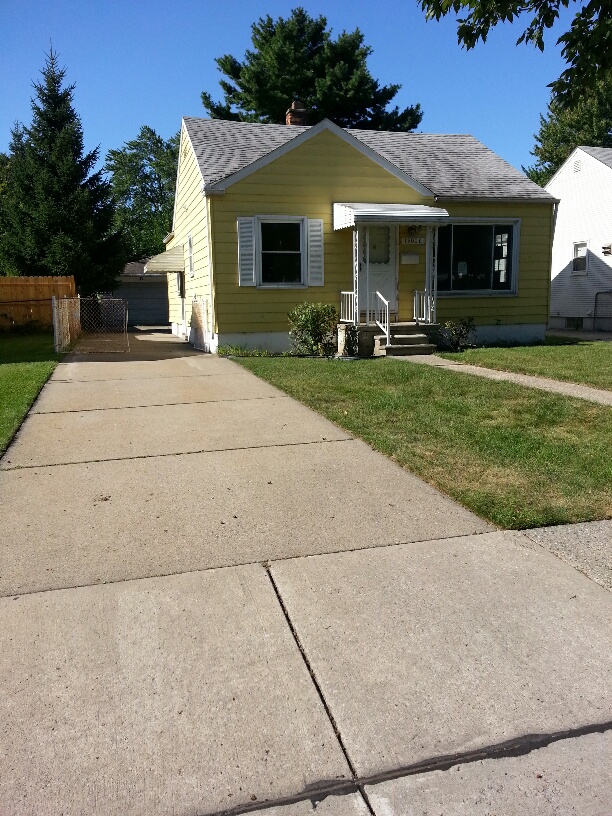 19008 Woodland St, Harper Woods, MI 48225 