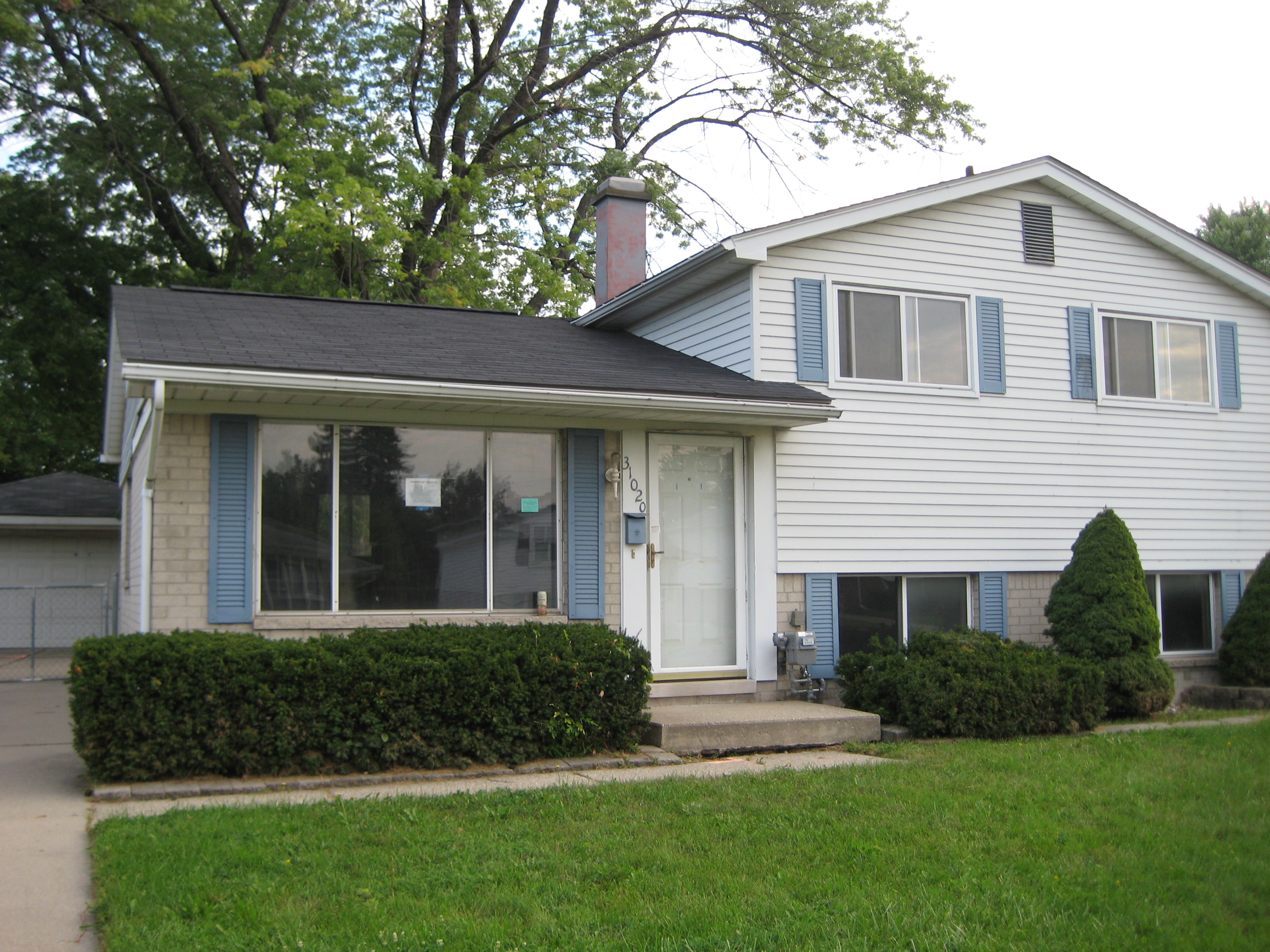 31020 Barrington St, Westland, MI 48186 