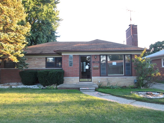17116 Sprenger Ave, Eastpointe, MI 48021 