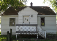 1550 Pkwy, Waterford, MI 48328 