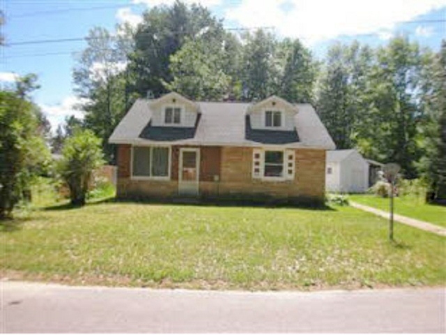 2360 W Oakland Dr, White Cloud, MI 49349 