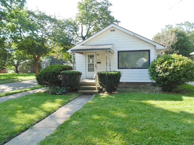 1205 Hyland St, Lansing, MI 48915 