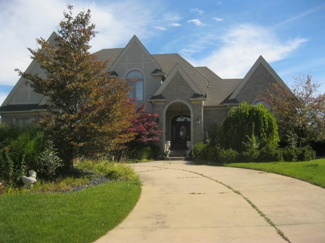 3777 DEERPOINTE DR, Rochester, MI 48306 