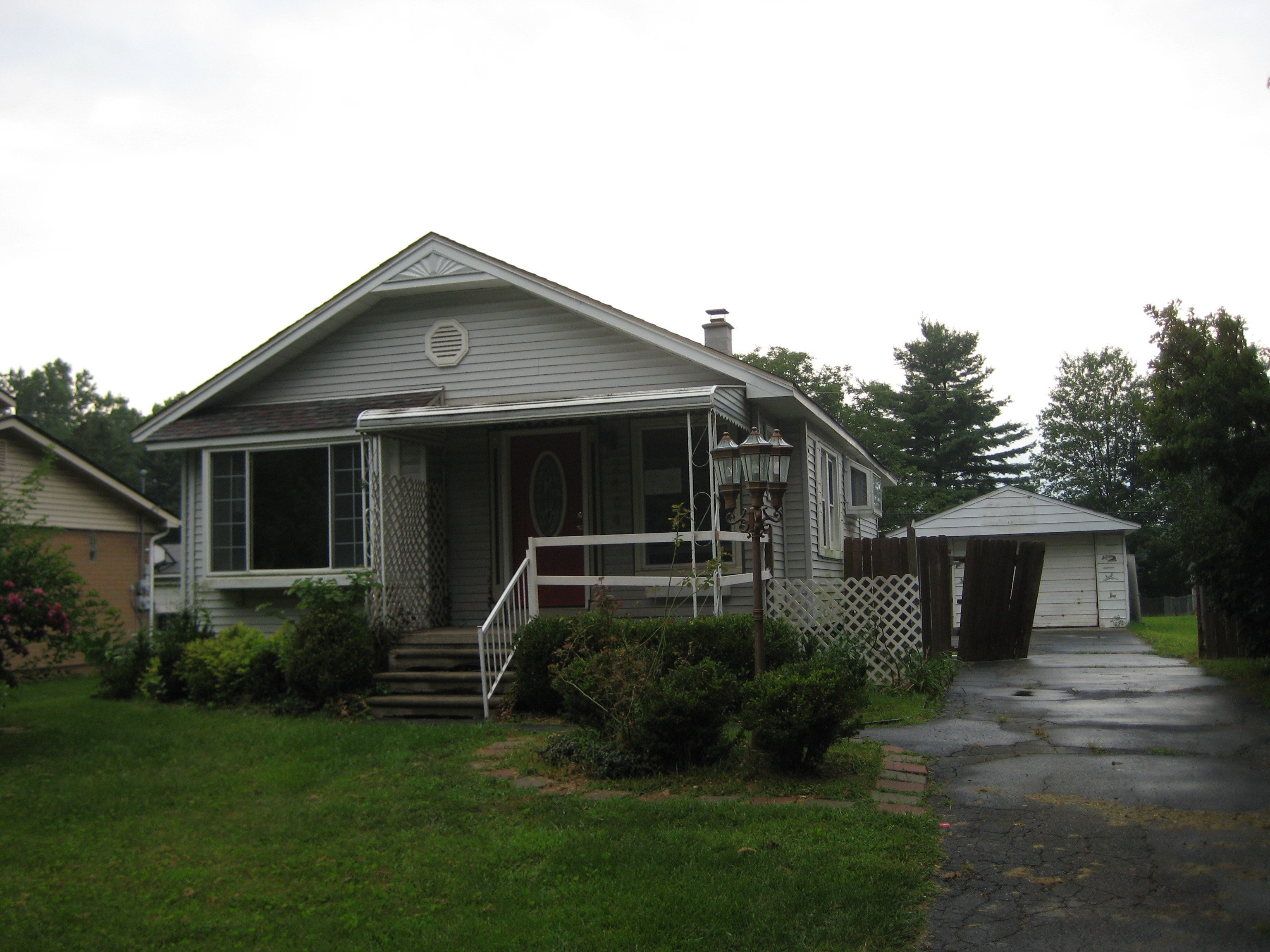 24642 Woodland Dr, Brownstown, MI 48134 