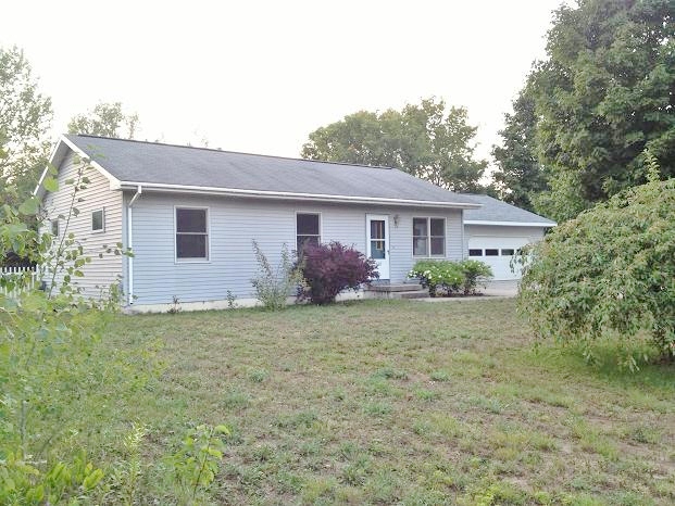 526 S Lake Shore Dr, Lake Leelanau, MI 49653 