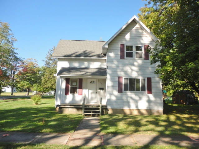 232 Gwinner St, Ithaca, MI 48847 