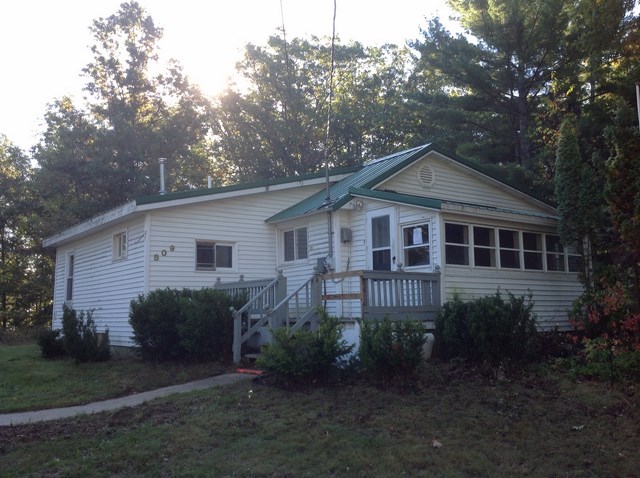 809 Pierce St, Fife Lake, MI 49633 