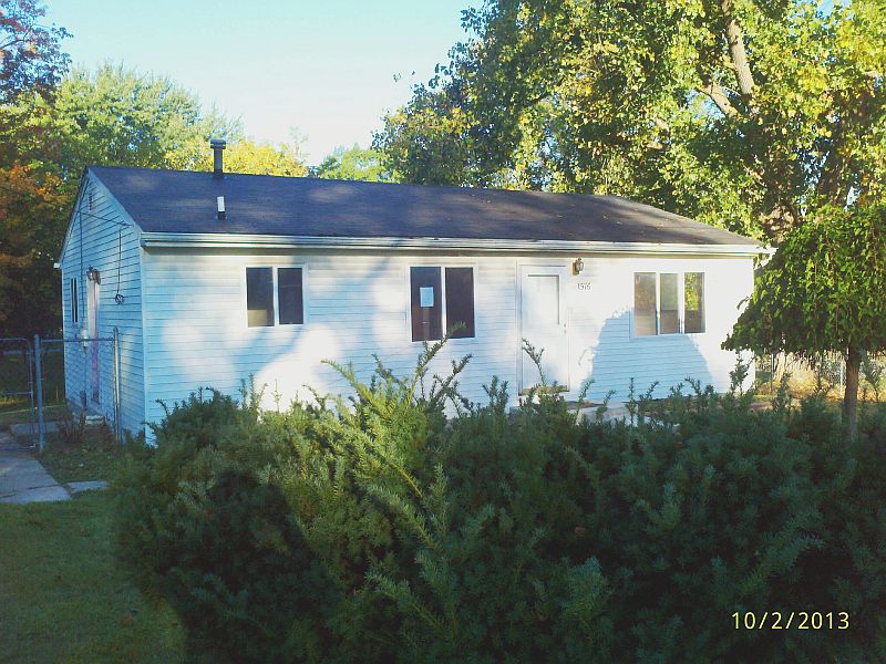 1576 Algonac, Flint, MI 48532 