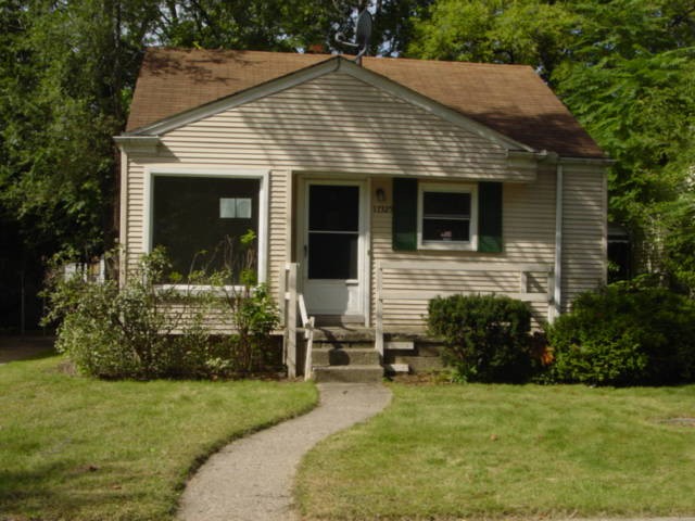 17325 Five Points St, Redford, MI 48240 