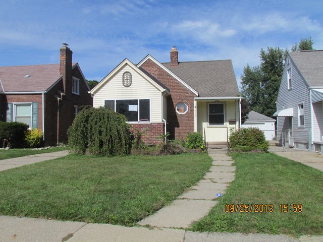 15727 Ash Ave, Eastpointe, MI 48021 