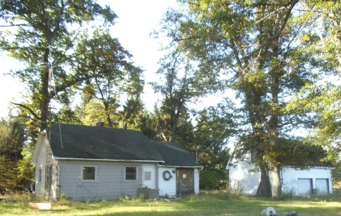 4449 N Meridian Rd, Sanford, MI 48657 