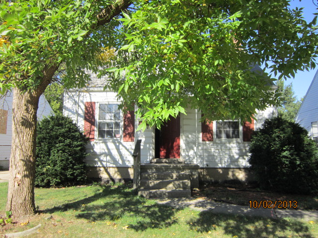 19677 Kenosha St, Harper Woods, MI 48225 