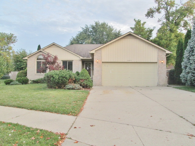 20870 Elm Forest Ct, Clinton Twp, MI 48035 