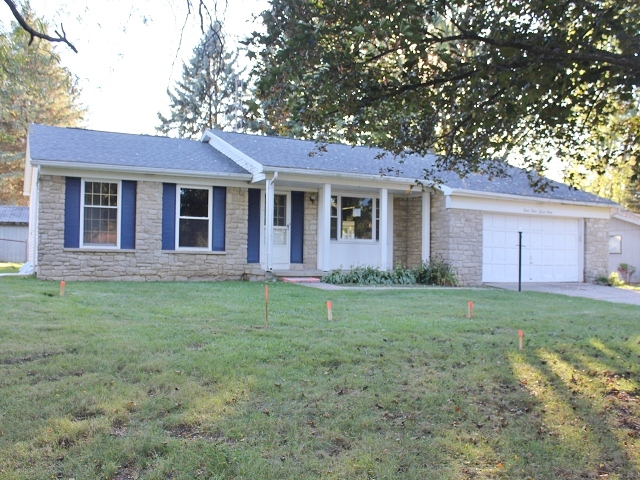 1121 Woodview Dr, Flint, MI 48507 