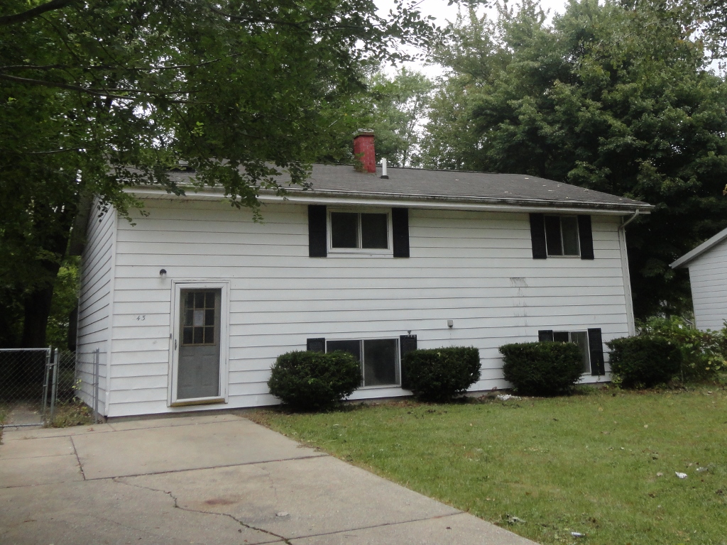 243 Ridgeway Ct, Benton Harbor, MI 49022 