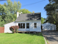 44 N Roslyn Rd, Waterford, MI 48328 