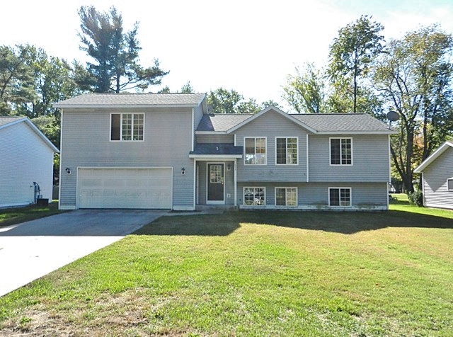 692 Butternut Dr, Holland, MI 49424 