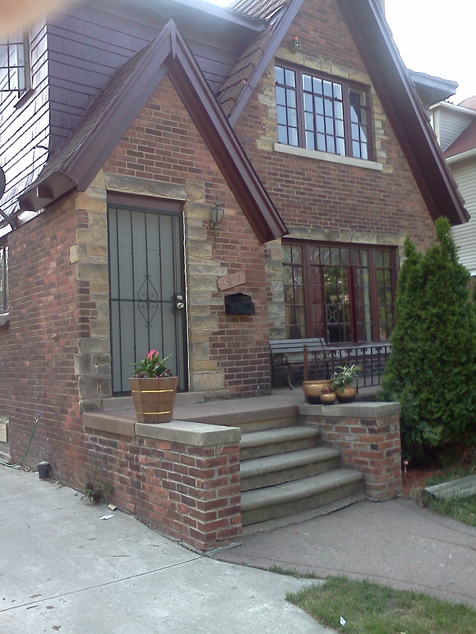 3951 Courville, Detroit, MI 48224 