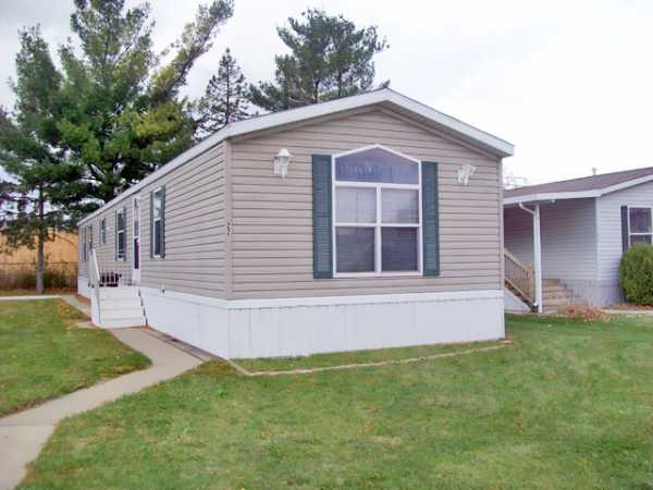 22 Carmell, Belleville, MI 48111 