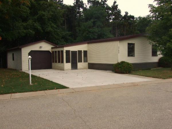 5702 Woodsage, Kalamazoo, MI 49009 