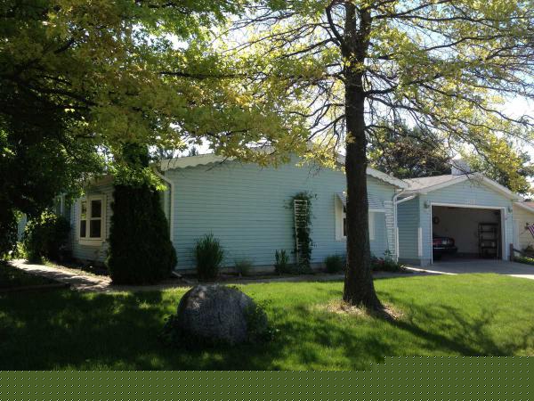 209 Cadgewith East, Lansing, MI 48906 