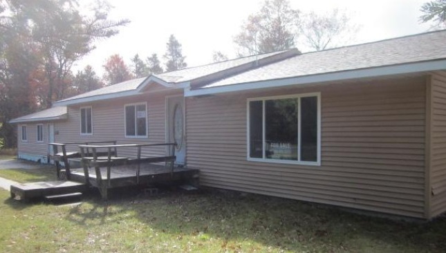 5131 Woodridge Dr, Lewiston, MI 49756 