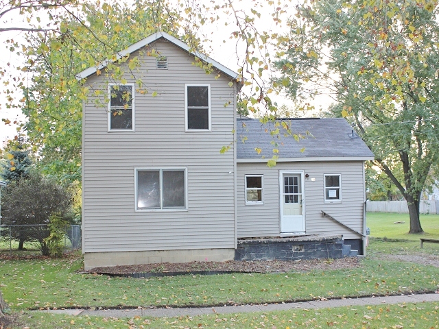 214 N Walnut St, Vernon, MI 48476 