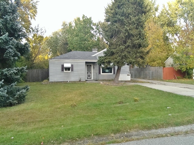 21445 Drexel St, Clinton Township, MI 48036 