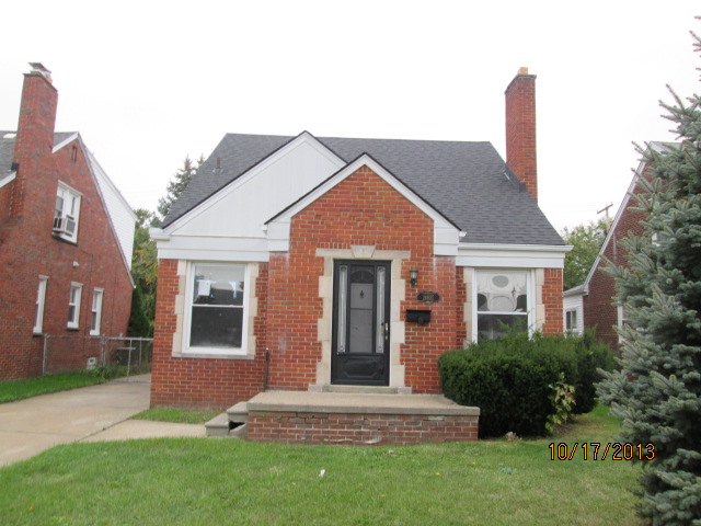 20825 Redmond Ave, Eastpointe, MI 48021 