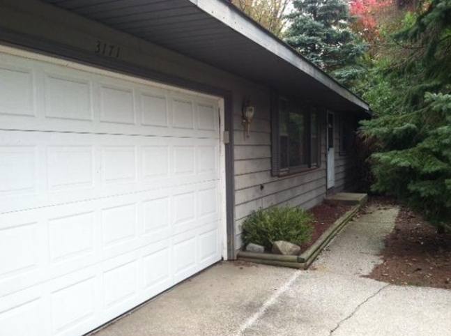 3171 Memorial Dr, Holland, MI 49424 