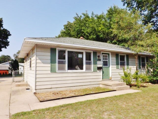 1749 36th St SW, Grand Rapids, MI 49509 