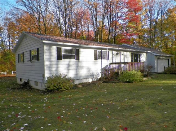 11101 Pickerel Lake Rd, Petoskey, MI 49770 