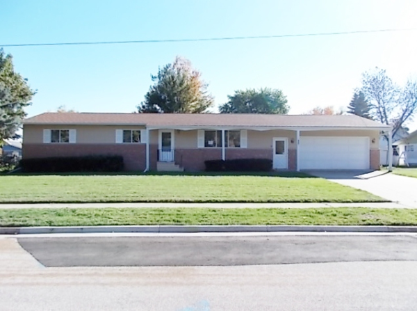 405 Sunshine Ct, Auburn, MI 48611 