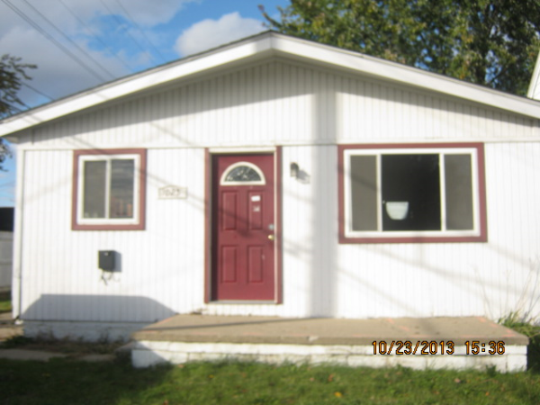 1025 E Cambourne St, Ferndale, MI 48220 