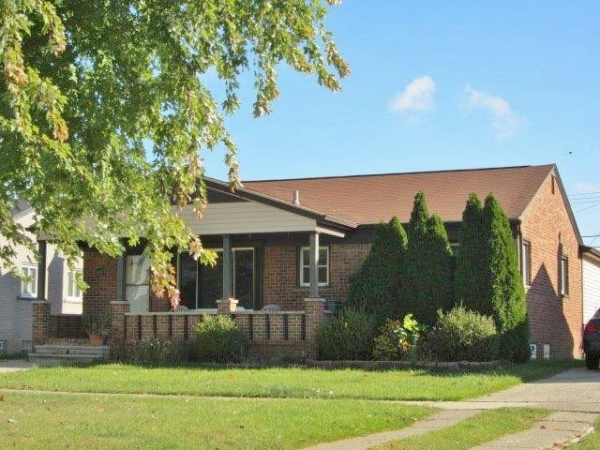 15121 Cameron St, Southgate, MI 48195 