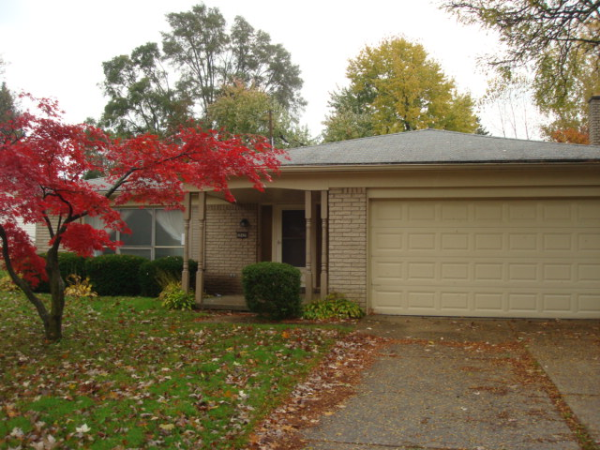 30420 Woodgate Dr, Southfield, MI 48076 