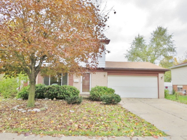 8887 Nottingham Dr, Ypsilanti, MI 48198 