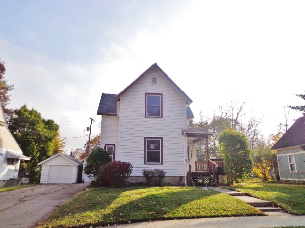 1312 4th Ave, Lake Odessa, MI 48849 