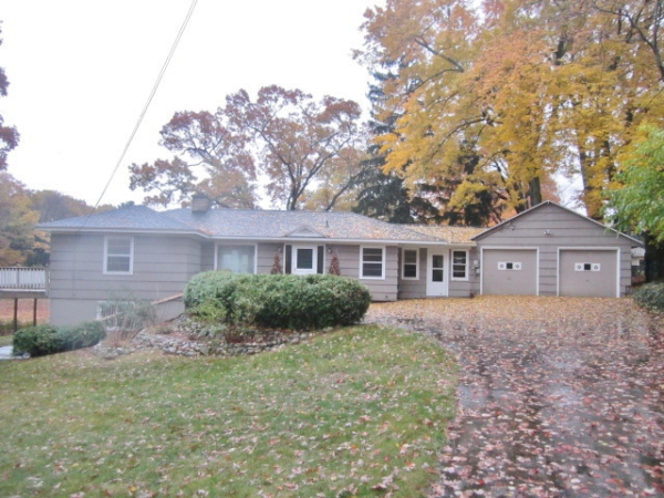 1629 Forest Park Rd, Norton Shores, MI 49441 