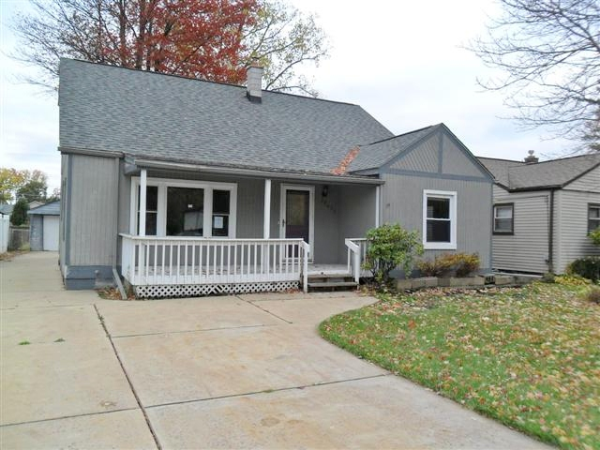 39675 Shoreline Dr, Harrison Township, MI 48045 