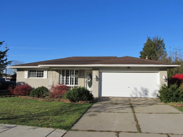 23770 Heritage Dr, Woodhaven, MI 48183 