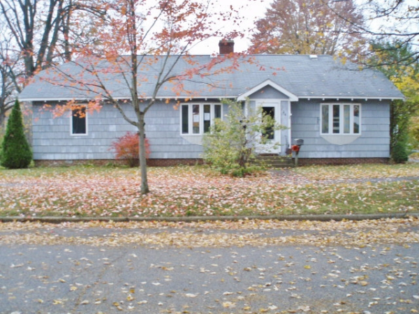 126 W Plainwell St, Plainwell, MI 49080 