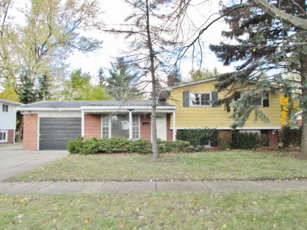 33204 Flanders St, Farmington, MI 48336 
