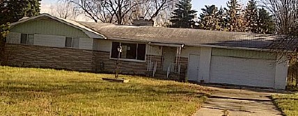 404 N Pine Rd, Bay City, MI 48708 