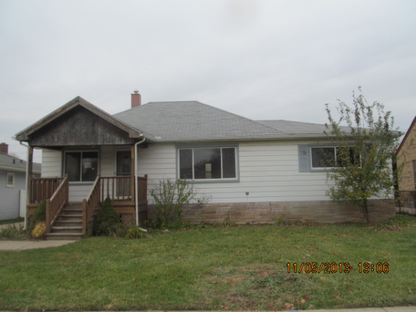 24609 Grove Ave, Eastpointe, MI 48021 