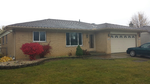 24337 Cambridge St, Woodhaven, MI 48183 