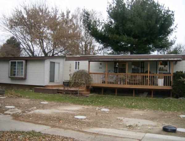 16 East Manor, Oxford, MI 48371 