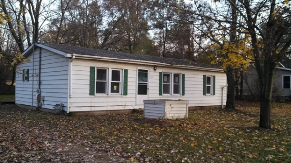 939 Charles St, Plainwell, MI 49080 