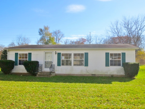 61057 Front St, Niles, MI 49120 